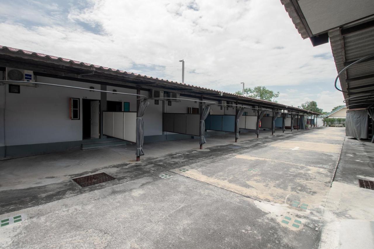 Oyo 1160 Top Inn Lam Luk Ka Ban Lat Krachaeng Exterior photo